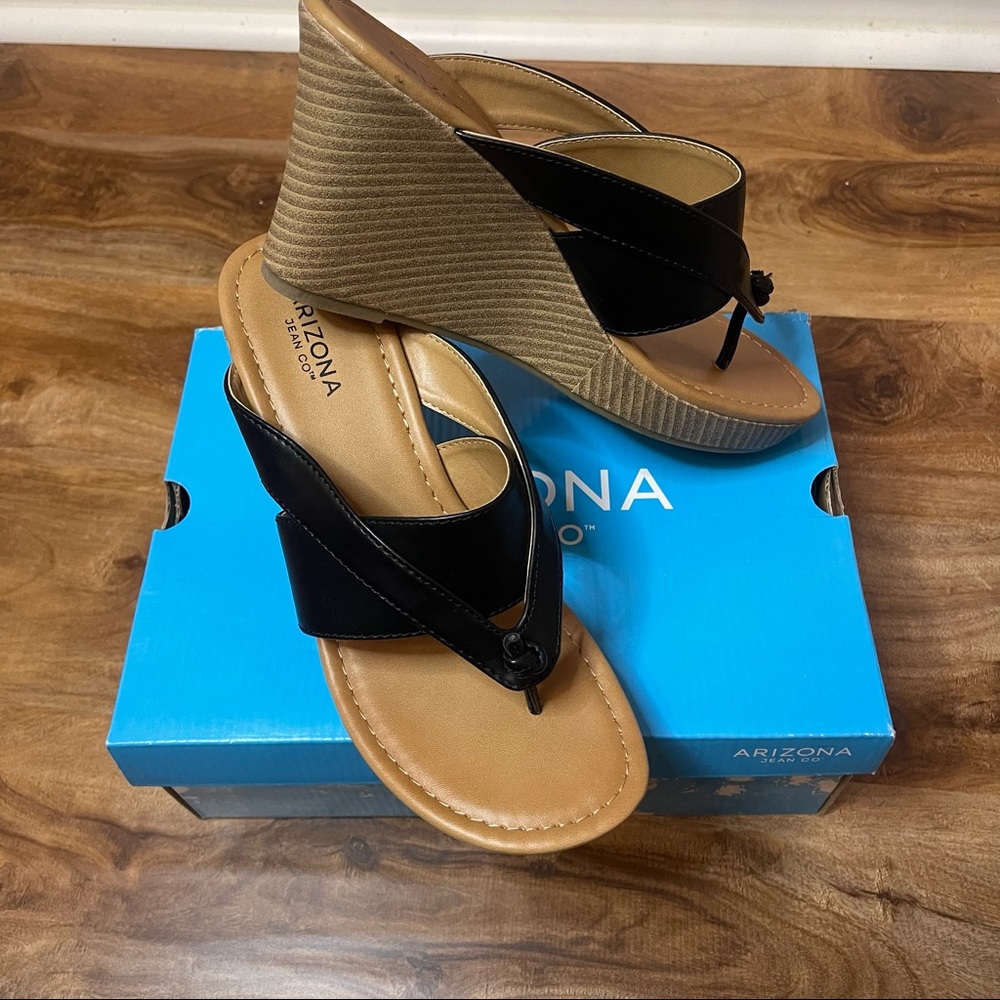 NWT Arizona Carmen Black Wedges Size 8